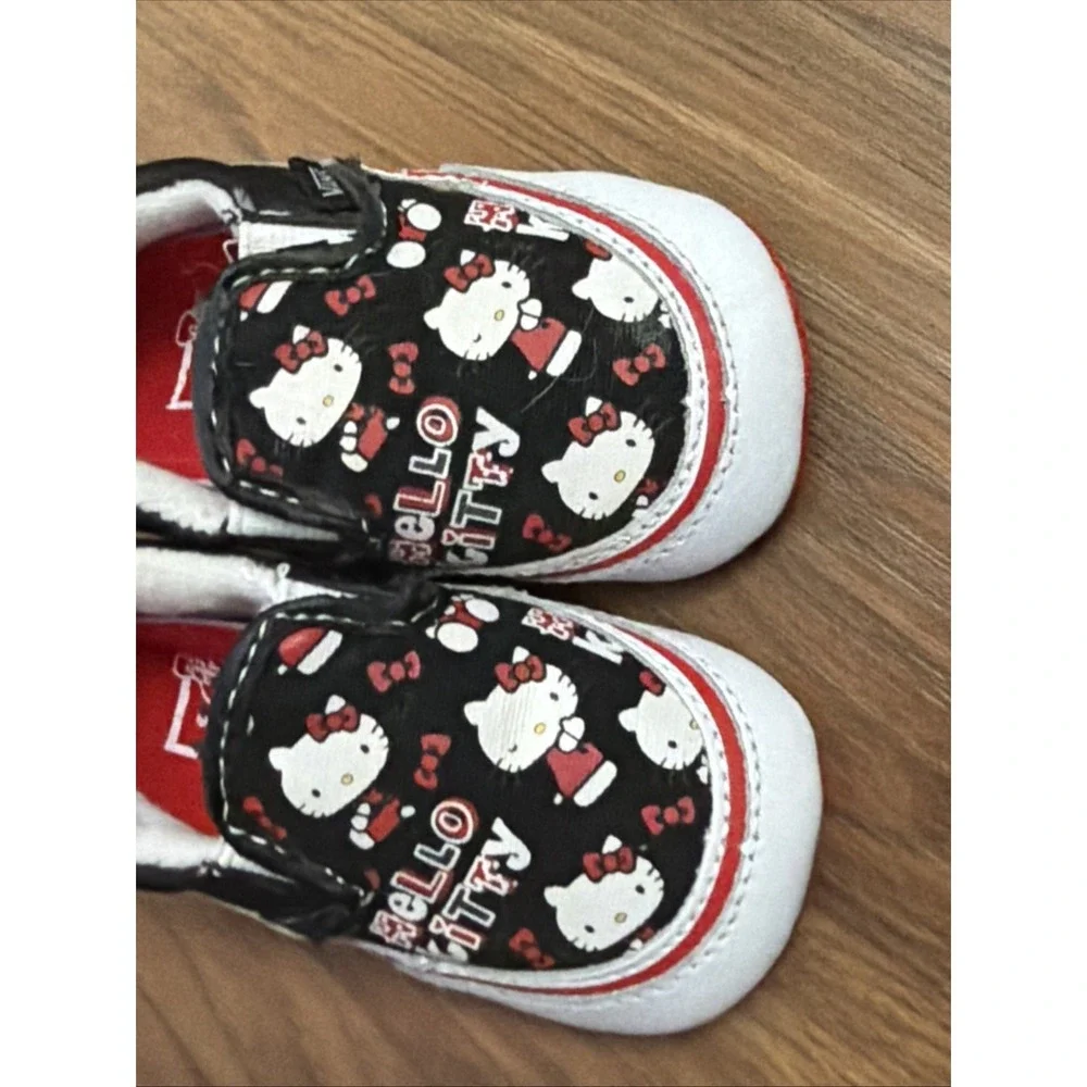 VANS Hello Kitty Baby Girls Sz 3 Soft Sole Shoes EUC